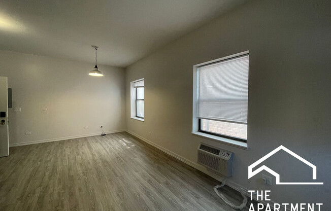 1136 W WILSON AVE
