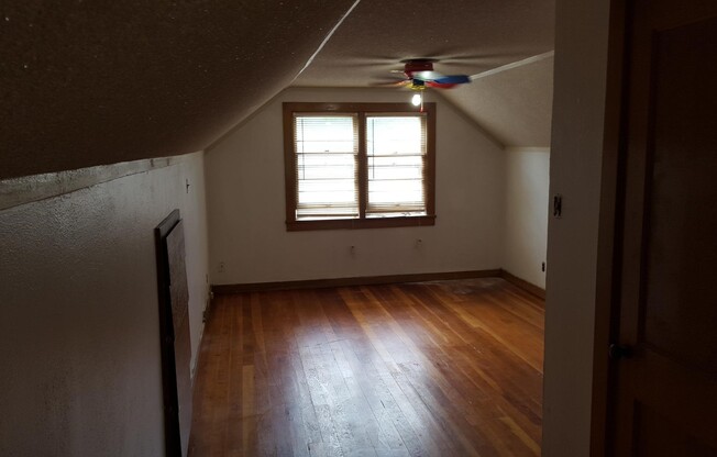 3 beds, 2 baths, $1,025