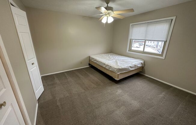 2 beds, 1 bath, $899