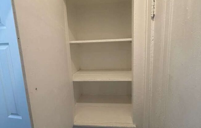 Studio, 1 bath, 500 sqft, $875, Unit Unit 403