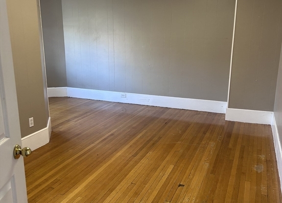 1 bed, 1 bath, 550 sqft, $2,600, Unit 21
