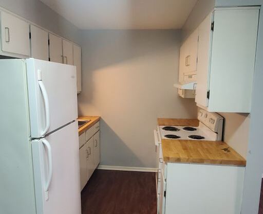 1 bed, 1 bath, 475 sqft, $749, Unit Unit 13