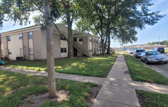 3 beds, 1 bath, 775 sqft, $894, Unit 415-17 Winfield-415 Winfield