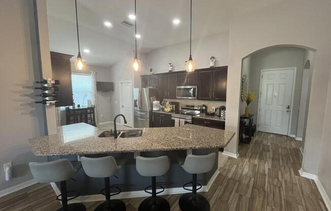 4 beds, 2 baths, 1,930 sqft, $2,500