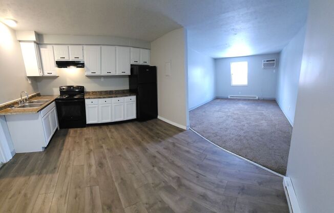 2 beds, 1 bath, $775, Unit 4