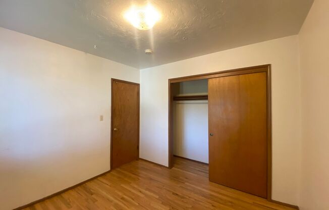 2 beds, 1 bath, 900 sqft, $1,595, Unit K