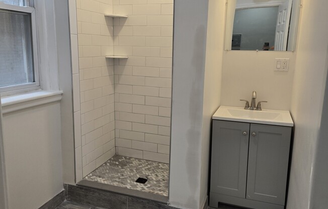 2 beds, 1 bath, $3,100, Unit 5