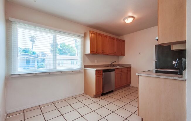 2 beds, 1 bath, 850 sqft, $2,450, Unit 10