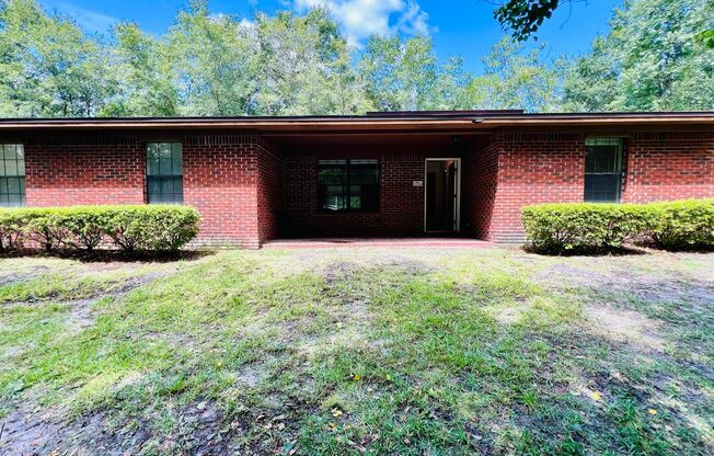 Middleburg home with a country living feel