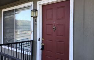 <b>2 Bedroom Reno Condo in Gated Community<br><br>