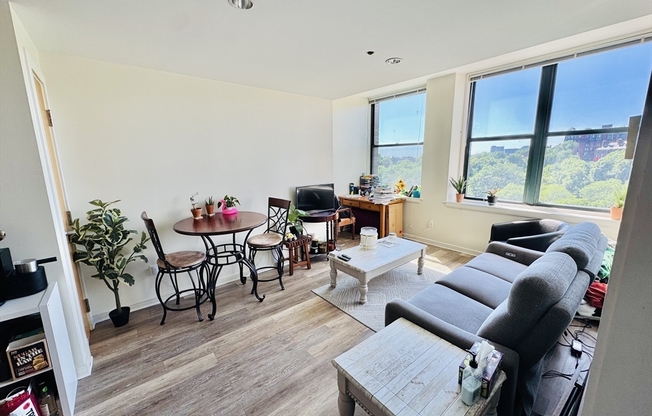 2 beds, 1 bath, 736 sqft, $3,700, Unit 6B