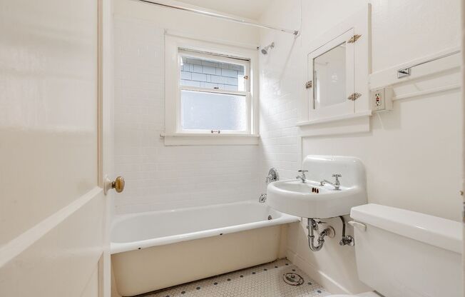 Studio, 1 bath, 370 sqft, $1,395, Unit 01 - 20