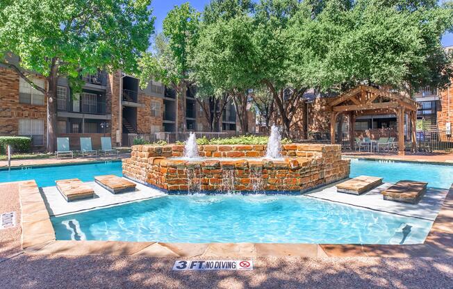 a group of lawn chairs sitting on top of a building