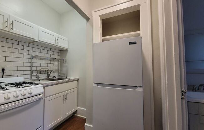 1 bed, 1 bath, $825, Unit 2