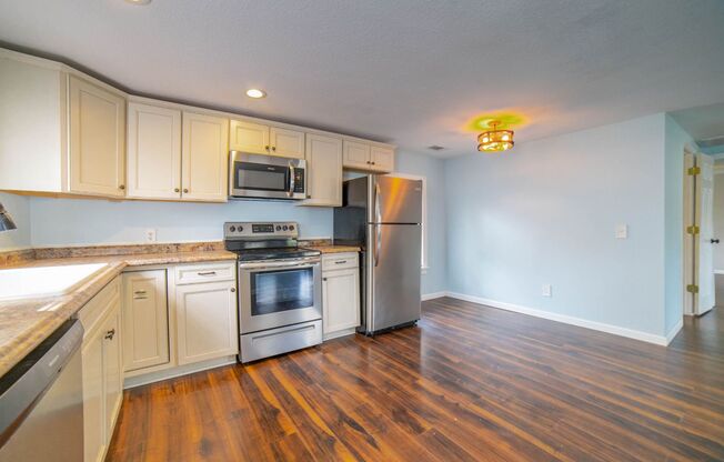 2 beds, 1 bath, $1,050