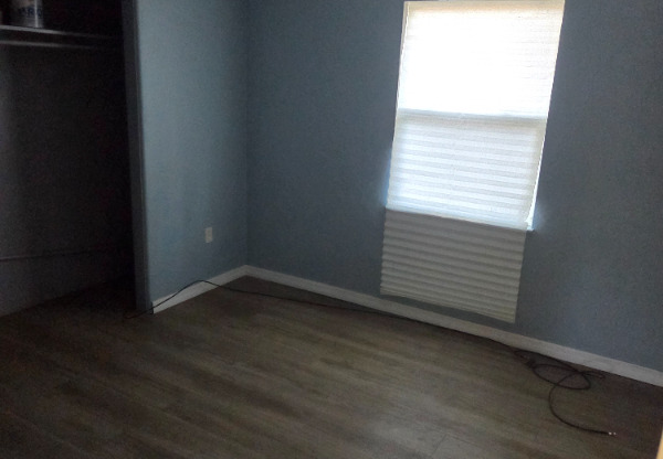 1449 N RONALD REAGAN BLVD