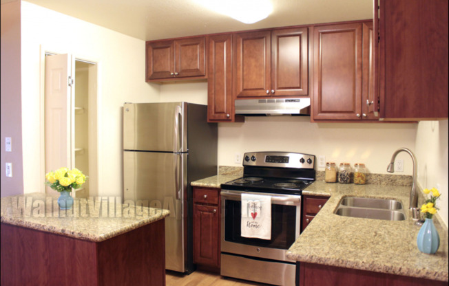 2 beds, 1 bath, 850 sqft, $1,795, Unit 165 - Stainless Package