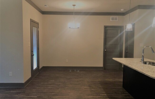1 bed, 1 bath, 765 sqft, $815, Unit 16