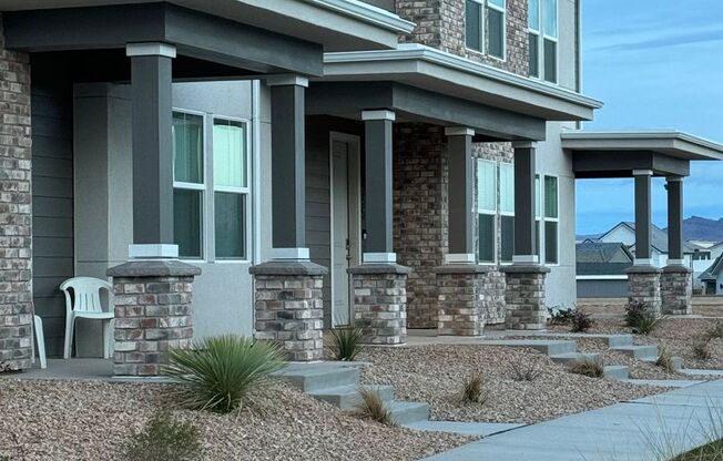 Stunning 3Bed Townhome in Desert Color!