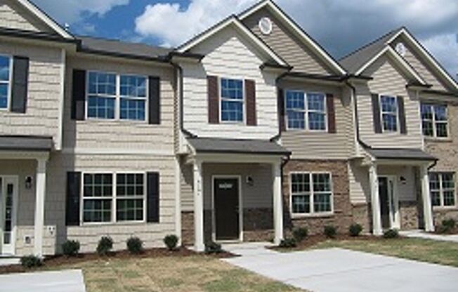 Lovely 3 Bedroom Townhouse in Raleigh!!