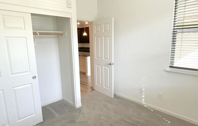 3 beds, 2 baths, $2,975, Unit UNIT 105