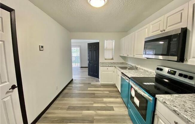 411 SE 10 ST