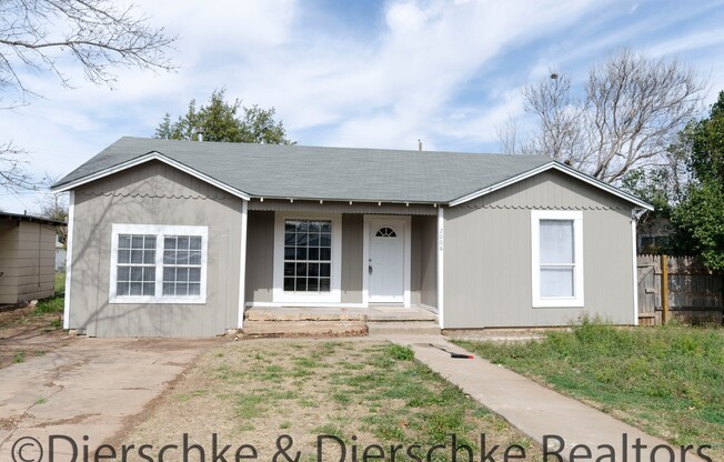 Completely Remodeled 3 Bedroom 1 Bath Home Close To Everything!!!