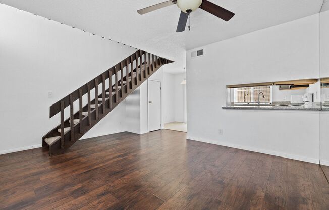 1 Bedroom Townhouse With Hardwood Flooring in Paradise!