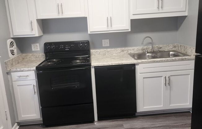 2 beds, 1.5 baths, 1,100 sqft, $900, Unit E-3