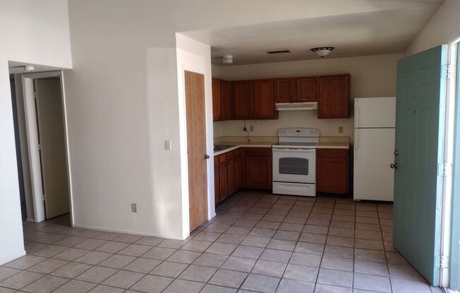 2 beds, 1 bath, $900