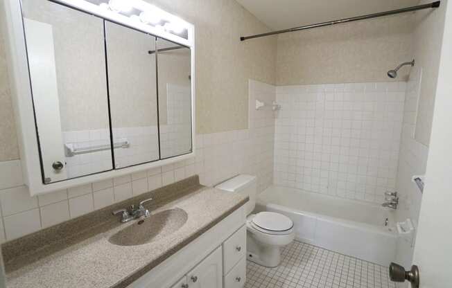 Charlton Place - bathroom