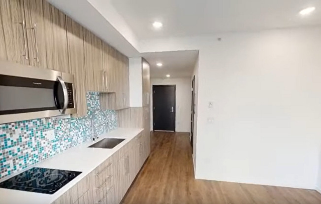 Studio, 1 bath, 272 sqft, $1,200, Unit 302