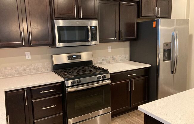 Newer Home In North Albany! Nealy 2500 sq ft, 4 Bedrooms with 2 1/2 Baths