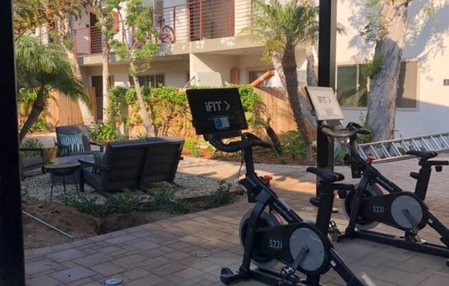 2 beds, 2 baths, 949 sqft, $3,375, Unit 21