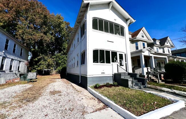 Charming 1st Floor, 3 Bedroom duplex next to Lafayette Park