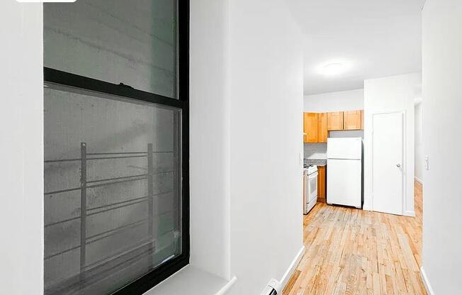 2 beds, 1 bath, $2,950, Unit 1B