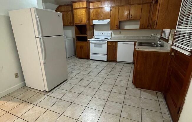 2 beds, 1.5 baths, 900 sqft, $1,440, Unit F-2