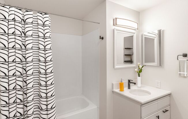 Studio, 1 bath, 460 sqft, $1,295, Unit 108