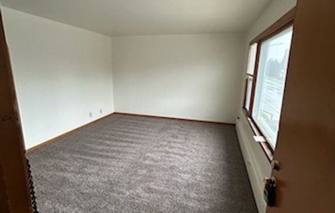 2 beds, 1 bath, $1,000