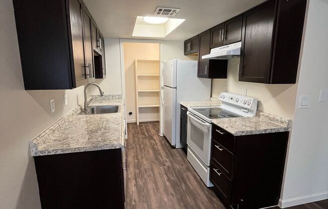 2 beds, 1 bath, 950 sqft, $1,225, Unit 109