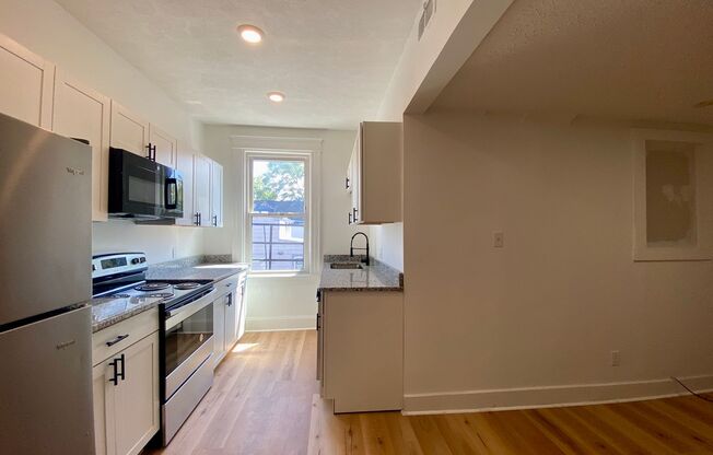 3 beds, 1 bath, 800 sqft, $2,550, Unit Unit 3