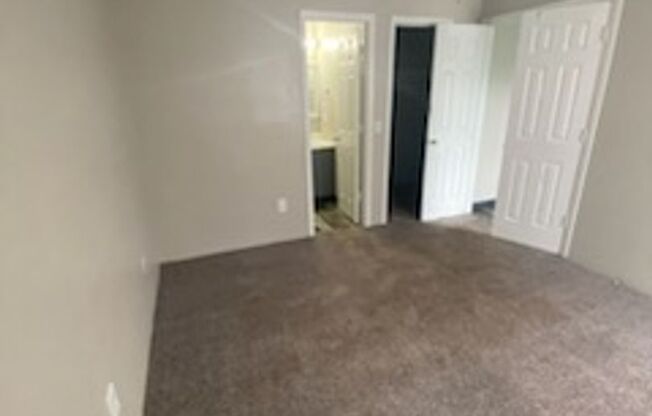 2 beds, 2 baths, 856 sqft, $920, Unit 2726-1210