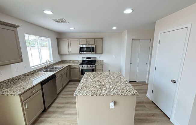 Gorgeous 4Bed/2.5Bath/2Car home located in North Las Vegas Raven Hill gated community!