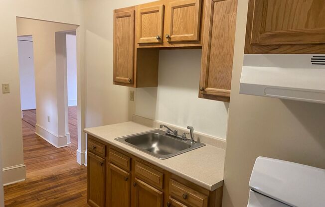 1 bed, 1 bath, 680 sqft, $1,100, Unit 464-03