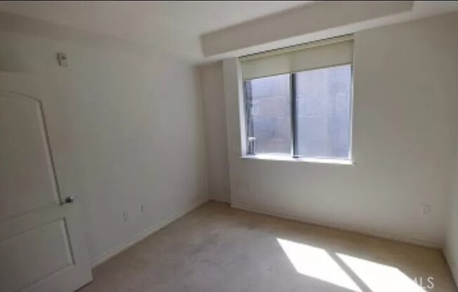 2 beds, 2 baths, 1,240 sqft, $3,750, Unit 450