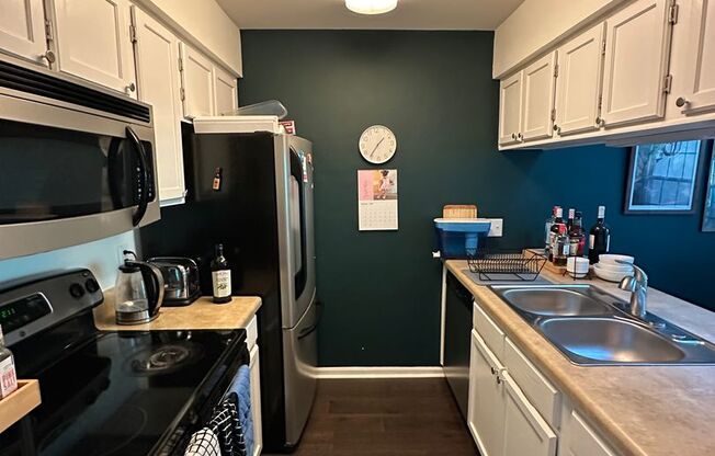 Charming 2-Bedroom Loft-Style Condo in a Peaceful, Safe Neighborhood