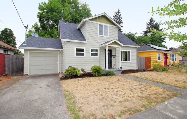Fully Remodeled 3 Bed/2 Bath Home in Montavilla