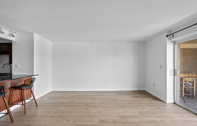 1 bed, 1 bath, 670 sqft, $2,100, Unit 6G