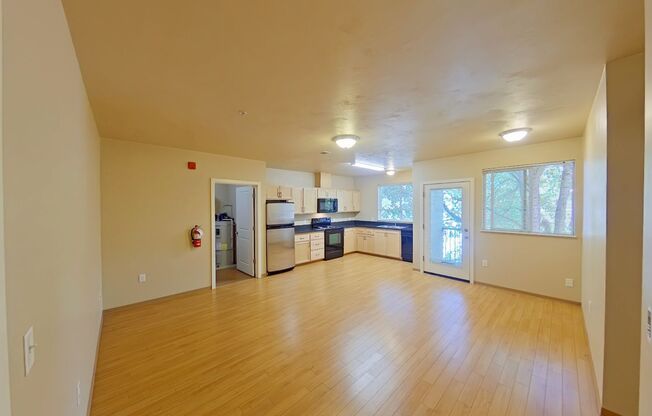 3 beds, 2 baths, 967 sqft, $2,400, Unit 302