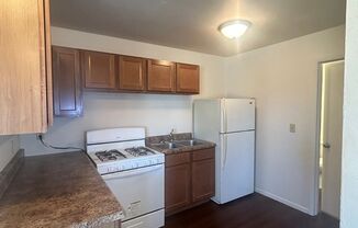 1 bed, 1 bath, 600 sqft, $649, Unit 400 W 1st Street - Unit 01